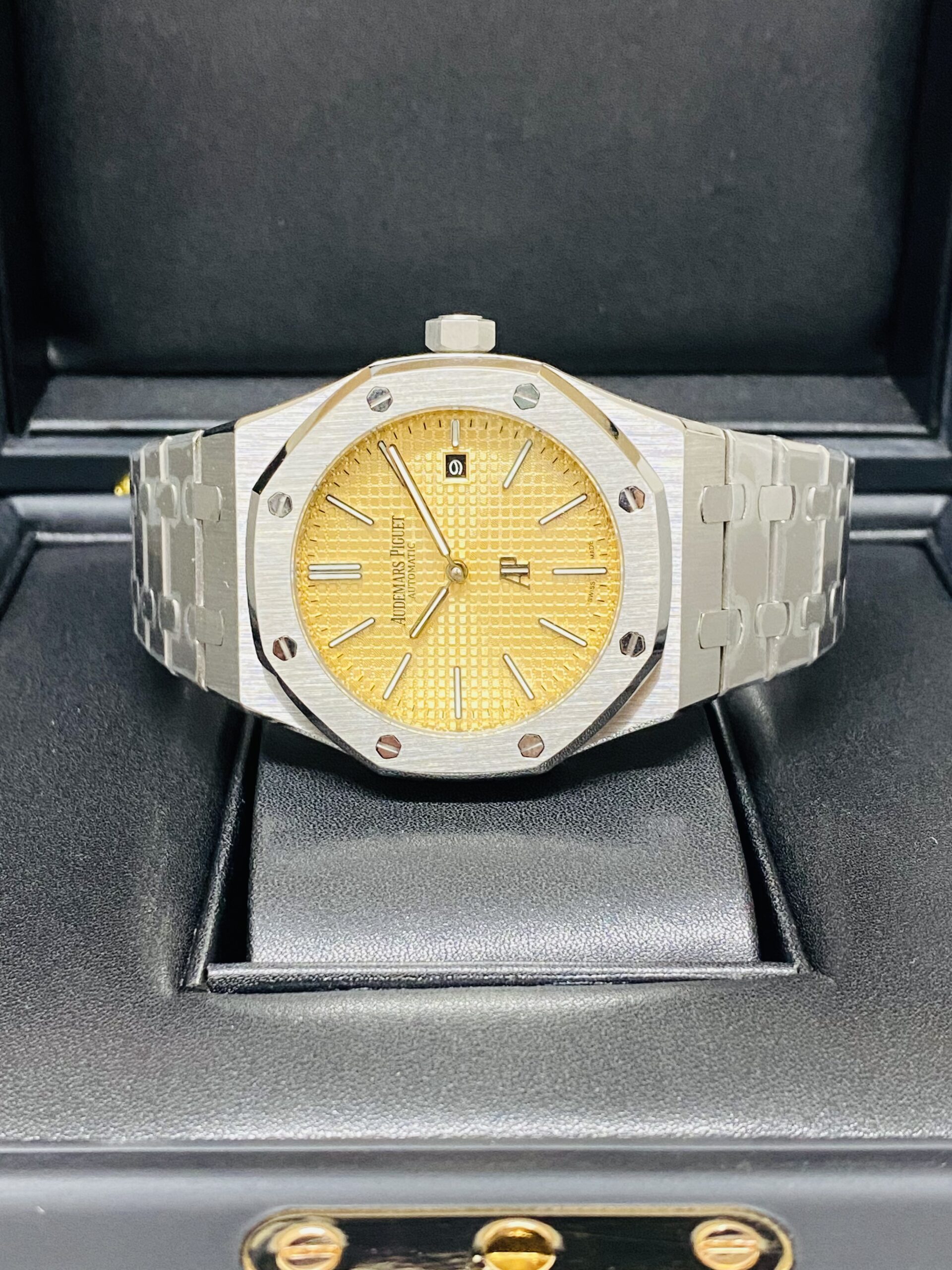 Audemars Piguet replica jumbo 15202BC white gold salmon dial2