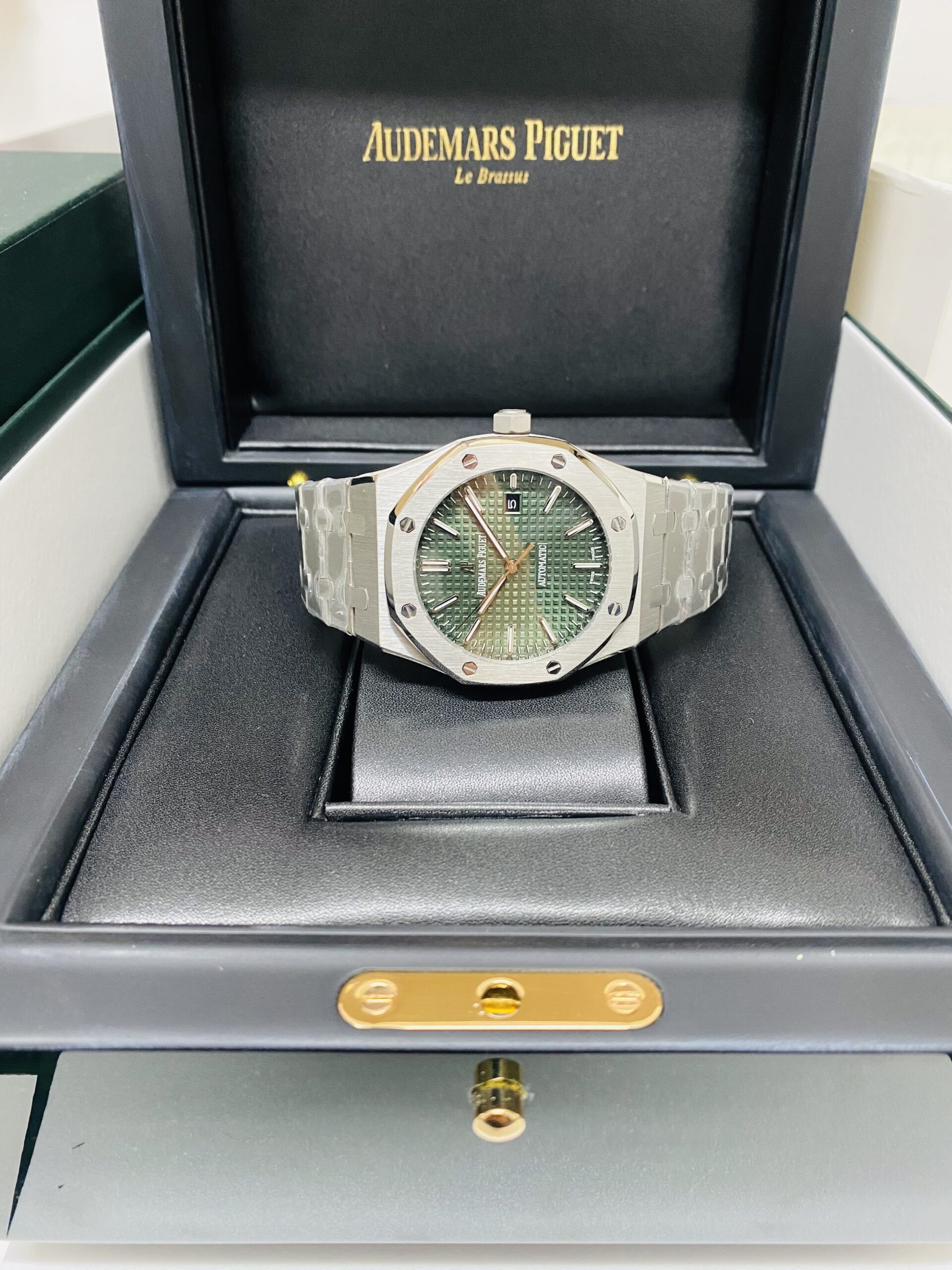 Audemars Piguet replica jumbo 15510ST green dial1