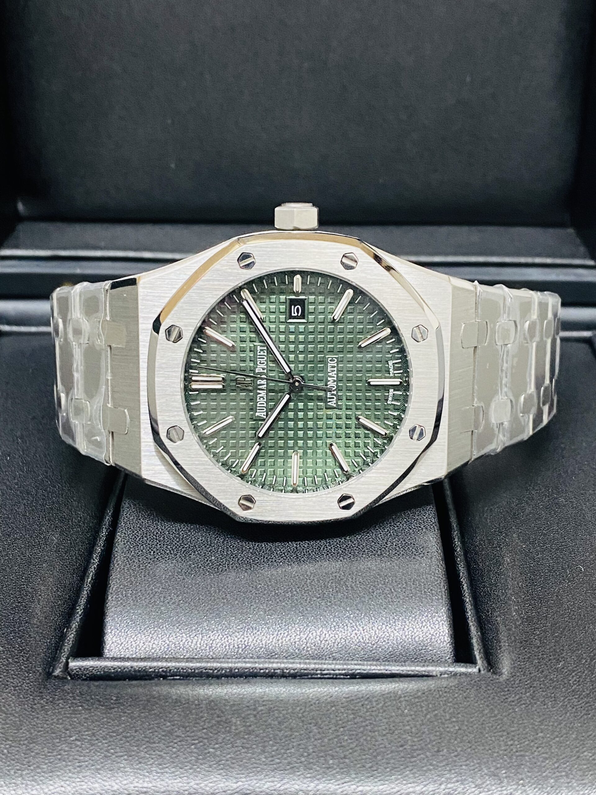 Audemars Piguet replica jumbo 15510ST green dial2