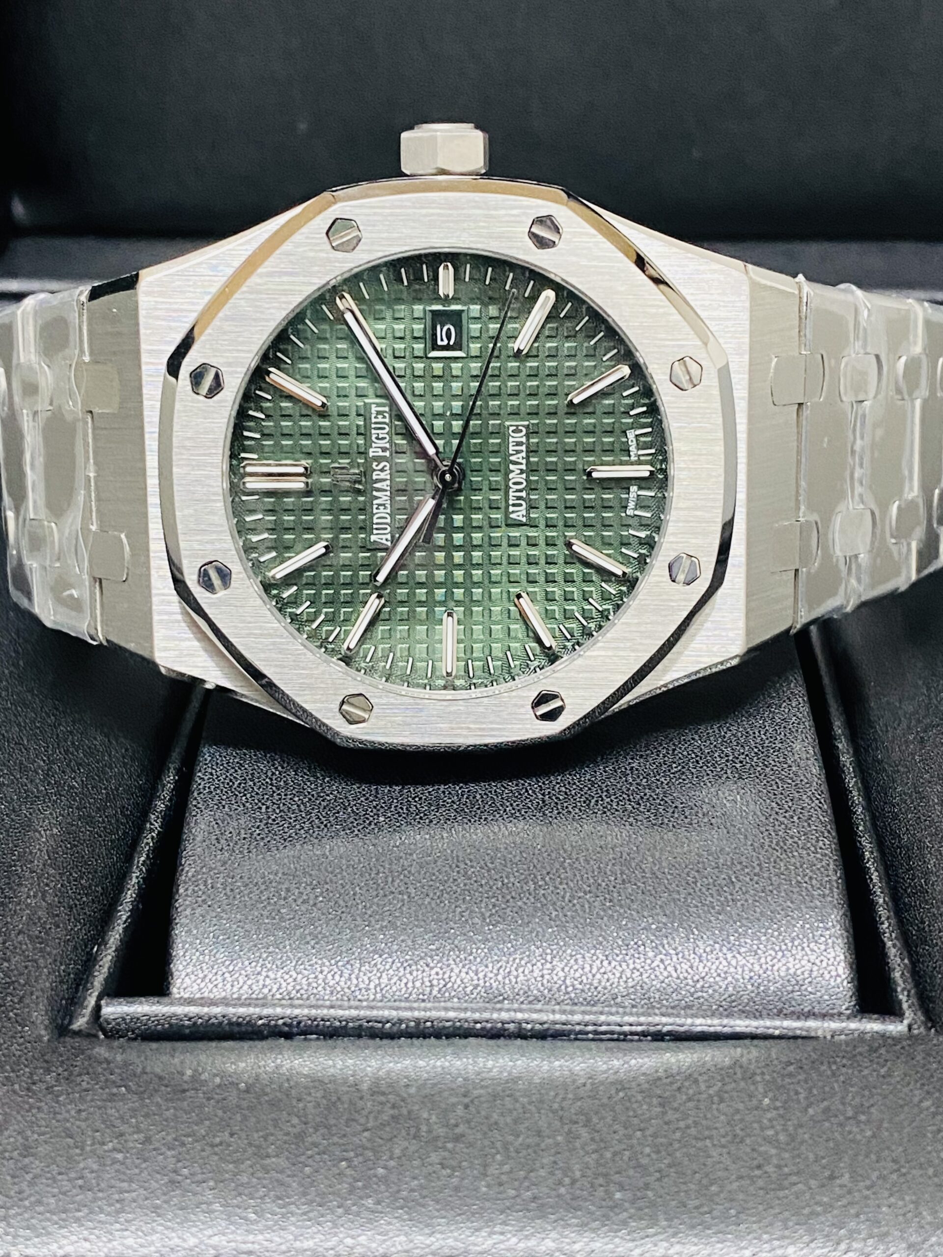 Audemars Piguet replica jumbo 15510ST green dial3