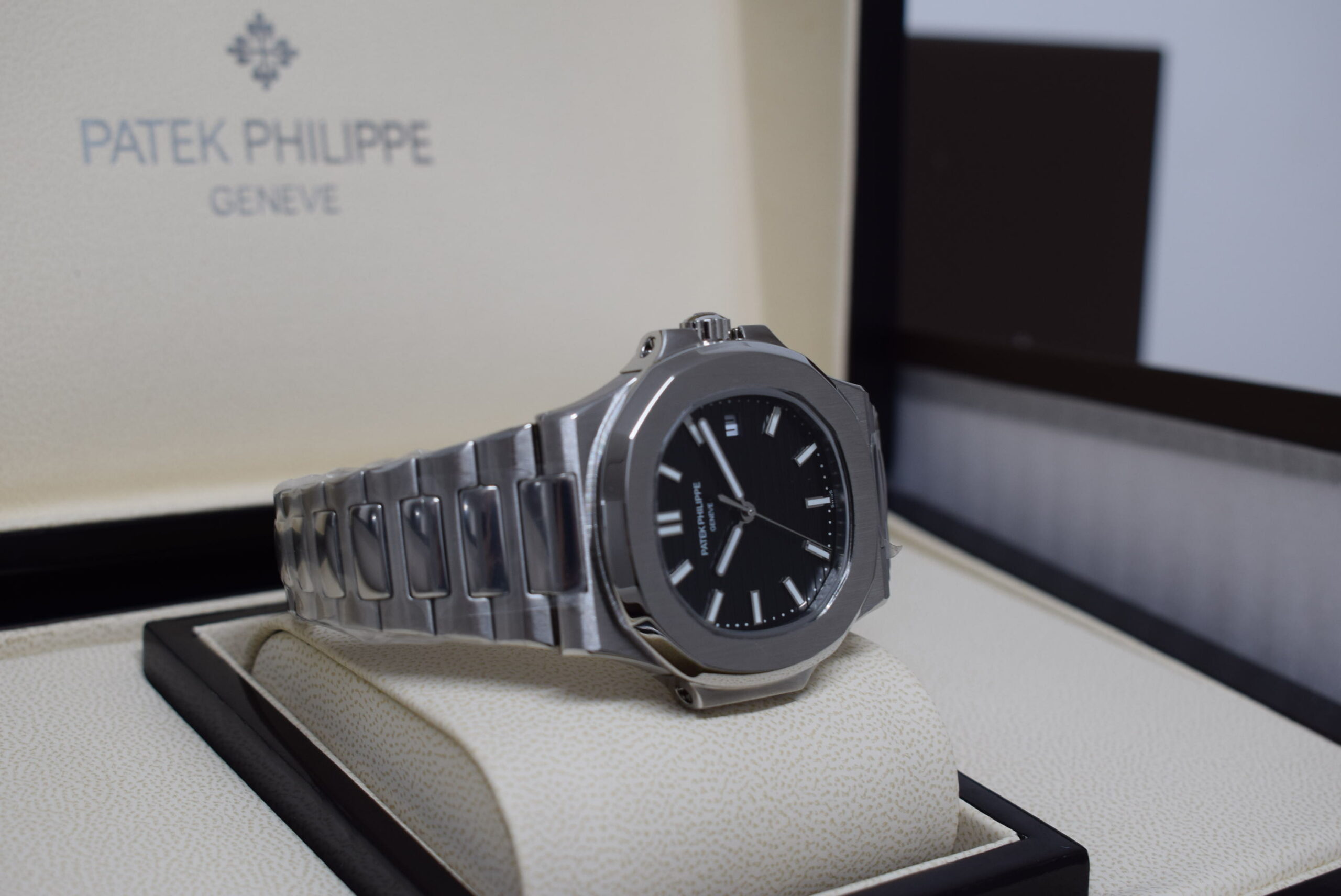 Patek philippe replica nautilus 5711 black dial acciaio5