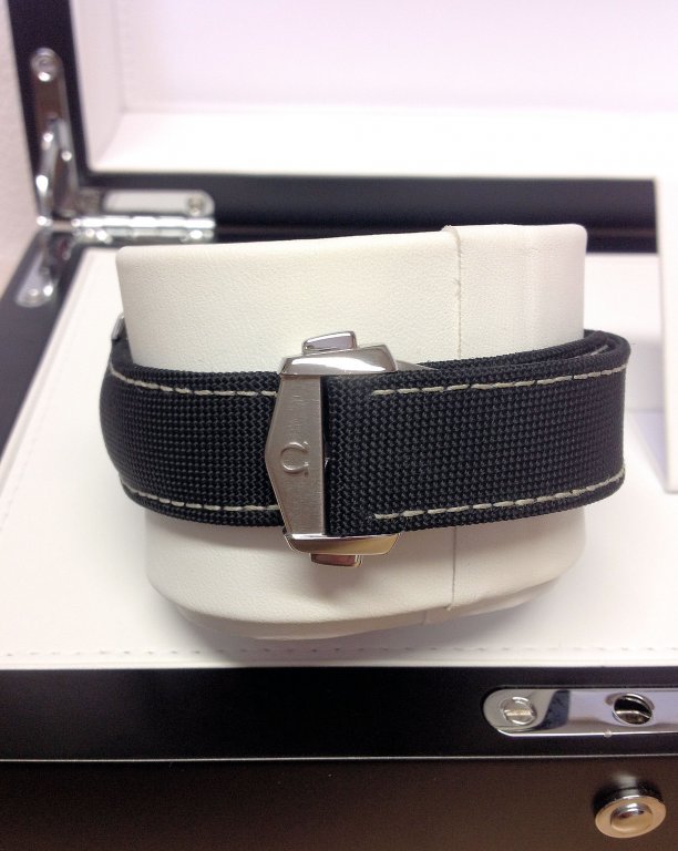 virtuemart_product_Omega-replica-Speedmaster-Snoopy-311.32.42.30.04.003-orologio-replica-7